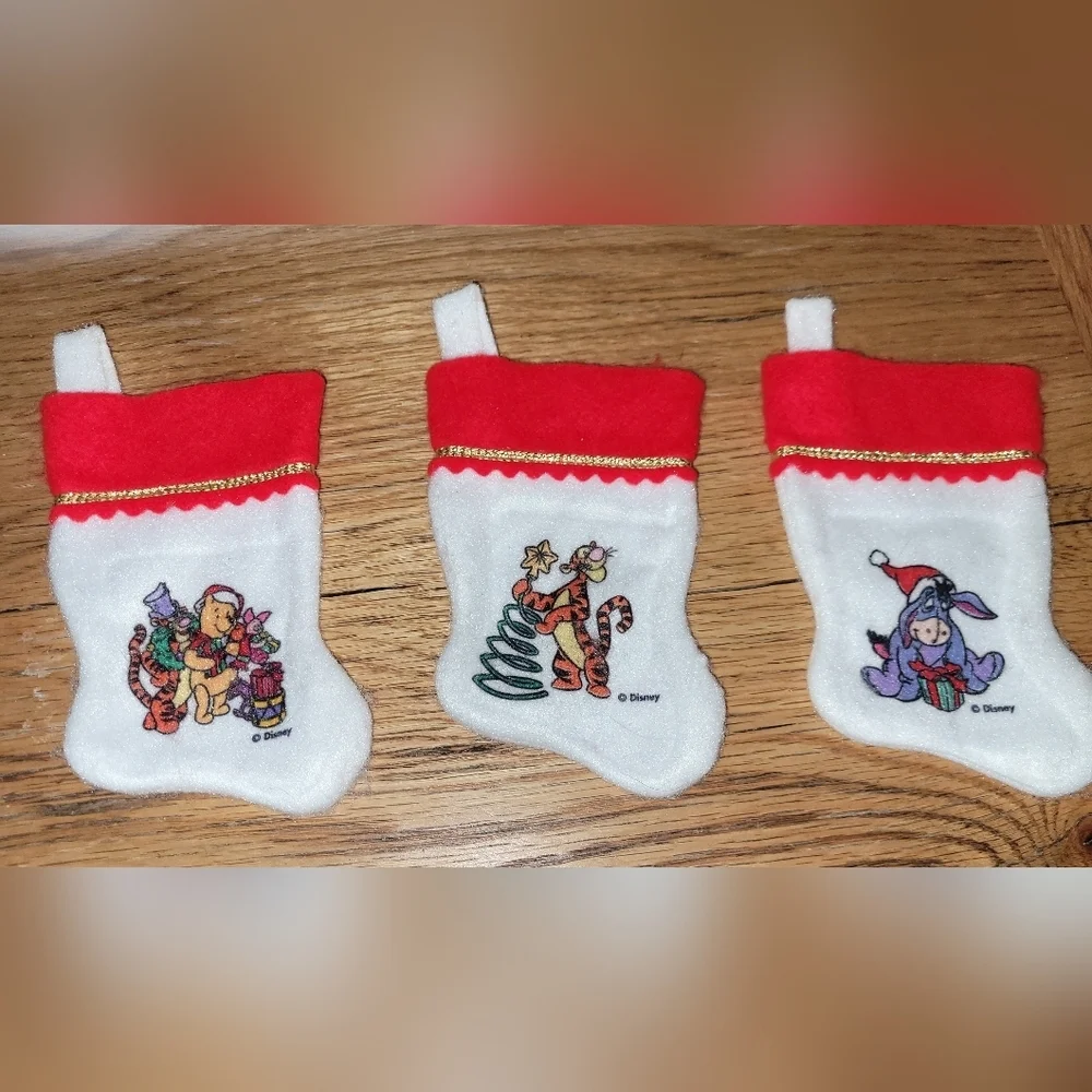 Disney Lot, 3 Coffee/Tea Mug Winnie the Pooh Snow Globe,3 Stockings, S&P Shakers - Picture 6 of 6